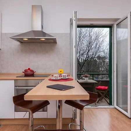 Near Old Town - Free Parking Apartment